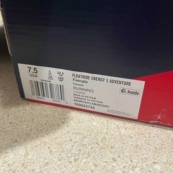 Women’s Reebok 7.5 New - Picture 2 of 3